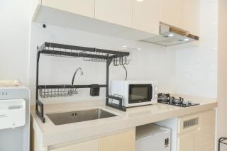 Comfortable Studio at Sky House BSD Apartment next to AEON Mall By Travelio - 3