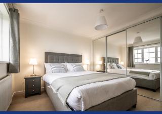 4 Bed Retreat with Balcony & Estuary views - 3