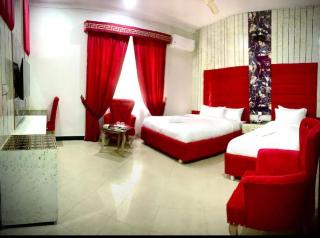 Moody Moon Residency - 6