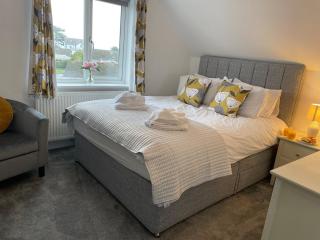 Family holiday home in Benllech with hot tub - Benllech - 7