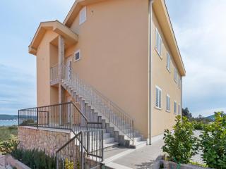 Simplistic Apartment in Neviđane near Sea beach - Neviđane - 1