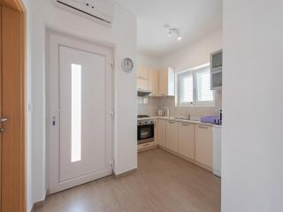 Simplistic Apartment in Neviđane near Sea beach - Neviđane - 6