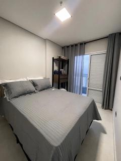 Refúgio Perfeito no Boqueirão: Apartamento Moderno a 100m da Praia com Sacada Gourmet e Piscina! - Praia Grande - 4