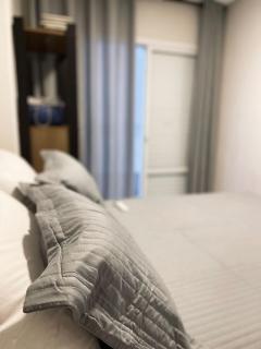 Refúgio Perfeito no Boqueirão: Apartamento Moderno a 100m da Praia com Sacada Gourmet e Piscina! - Praia Grande - 1