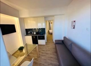 Breeze - Seafront Apartment - 3