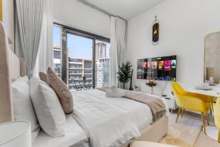 Chic Studio with Private Balcony - 8