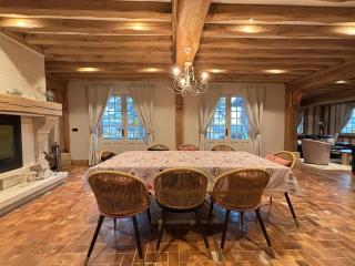 Chant des mouettes Maison rénovée spacieuse tout confort grand jardin belle terrasse aménagée parking 8 personnes 4 sdb 5 wc à 10 mn à pied de la mer Port en Bessin tous commerces restaurants proche Omaha Beach - 1