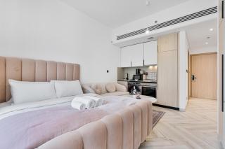Lux JVC APT near Butterfly Garden with Pool & Gym - 1