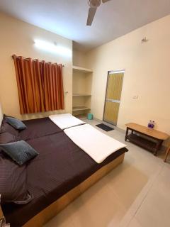 Aryan guest house - Bodh Gaya - 1