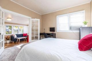 The Red Cabin Charming Historic Avenues Apartment - 6