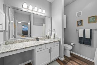 Sophisticated Stay 2BR 2BA Pool - Fort Worth - 9