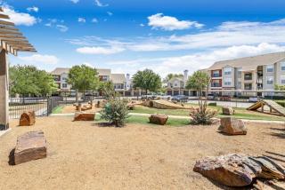 Modern Oasis 2 Bedrooms, 2 Baths Pool - 2
