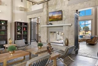 Contemporary Comfort 2BR, 2BA Pool - Fort Worth - 9