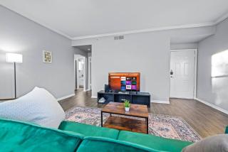 Designer Space 2 Beds, 2 Baths Pool - Haltom City - 9