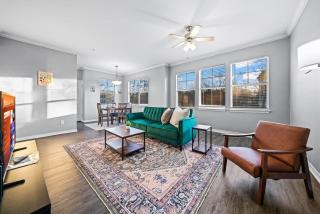 Sleek Retreat 2BR, 2BA Pool Access - Haltom City - 0