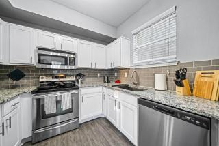 Premium Stay 2BR, 2BA Pool - Haltom City - 2