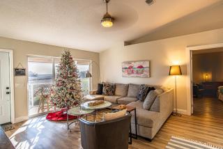 Canal home with pool, kayaks, private dock, firepit sleeps 9 - 2