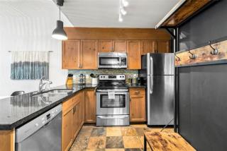 Comfy 1BR, Sleeps 4 Air Con, Walk to Everything - 4