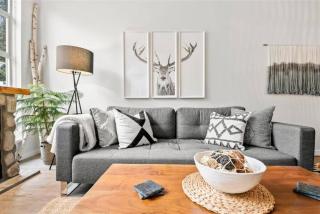 Comfy 1BR, Sleeps 4 Air Con, Walk to Everything - 0