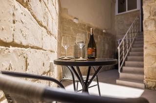 Rabbit Hole - Sliema - 4