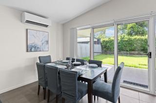 Charming 4Bedroom Home Near Train Station and Beaches - Brisbane - 7