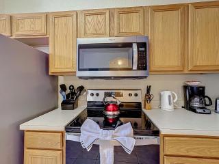 Sunny and Serene 3-Bedroom Townhome in Regal Palms - 7