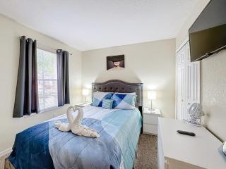 Sunny and Serene 3-Bedroom Townhome in Regal Palms - 4