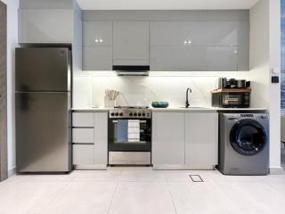 Trophy - Santorini Studio BurjKhalifa & Canal Views Sofa Bed - 2