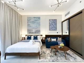 Trophy - Santorini Studio BurjKhalifa & Canal Views Sofa Bed - Dubai - 4