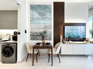 Trophy - Santorini Studio BurjKhalifa & Canal Views Sofa Bed - Dubai - 6