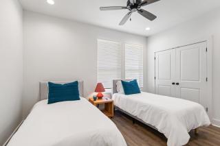 NEW Acadian House KING Bed Cajun Luxury Nespresso - Lafayette - 4
