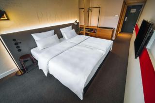 Hotel PULSE8 "ex Pentahotel Prague" - Prague - 8