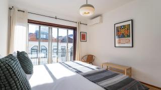 Elegant 3BR in Downtown Porto w AC by LovelyStay - Oporto - 5