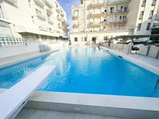 Fronte Mare, Piscina - RESIDENCE GRIFONE - Lido di Jesolo - 9