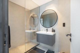 Water Front Apartment, Burj Khalifa Views - 4