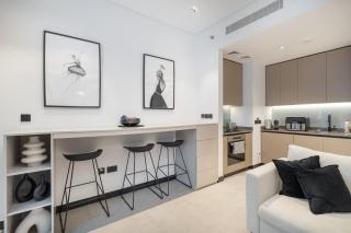 Water Front Apartment, Burj Khalifa Views - 3