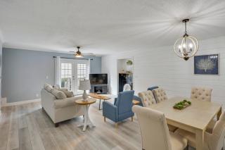 3 Mi to St Simons Beach Gem with Pool Access and Deck - 8