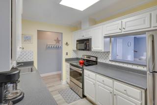 3 Mi to St Simons Beach Gem with Pool Access and Deck - Saint Simon Mills - 9