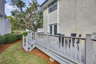 3 Mi to St Simons Beach Gem with Pool Access and Deck - Saint Simon Mills - 8
