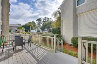 3 Mi to St Simons Beach Gem with Pool Access and Deck - 9