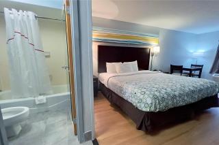 HomeTowne Studios by Red Roof Augusta - 6