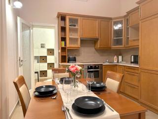 Heart of the City Cozy Corner with Free Parking & AC - Budapest - 5