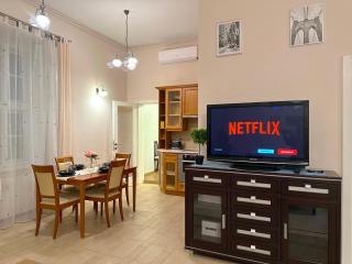 Heart of the City Cozy Corner with Free Parking & AC - Budapest - 9