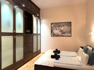 Heart of the City Cozy Corner with Free Parking & AC - Budapest - 1