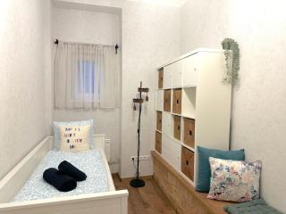 Heart of the City Cozy Corner with Free Parking & AC - Budapest - 7