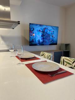 Lux Hub Spot-Νear European Uni Engomi - 2