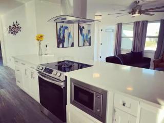 Adventure Awaits! Heated Pool and Pet-Friendly - Casa Coronado - Roelens - Cape Coral - 3