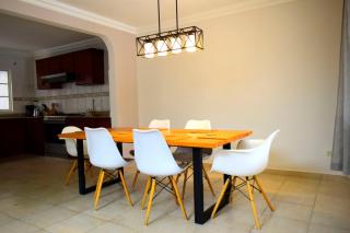 Secure Retreat for Family Your Home Away from Home - Gualaceo - 4