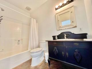 Court Yard Studio Smithville - 2