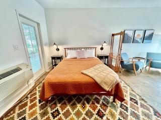 Charming Red Owl Courts Studio - Smithville - 3